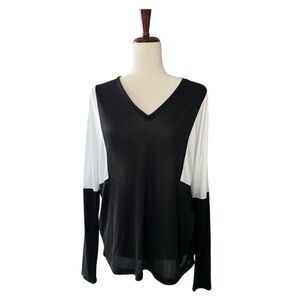 Vince Colorblock Top Size Medium Black White Long Sleeve V Neck Relaxed Fit